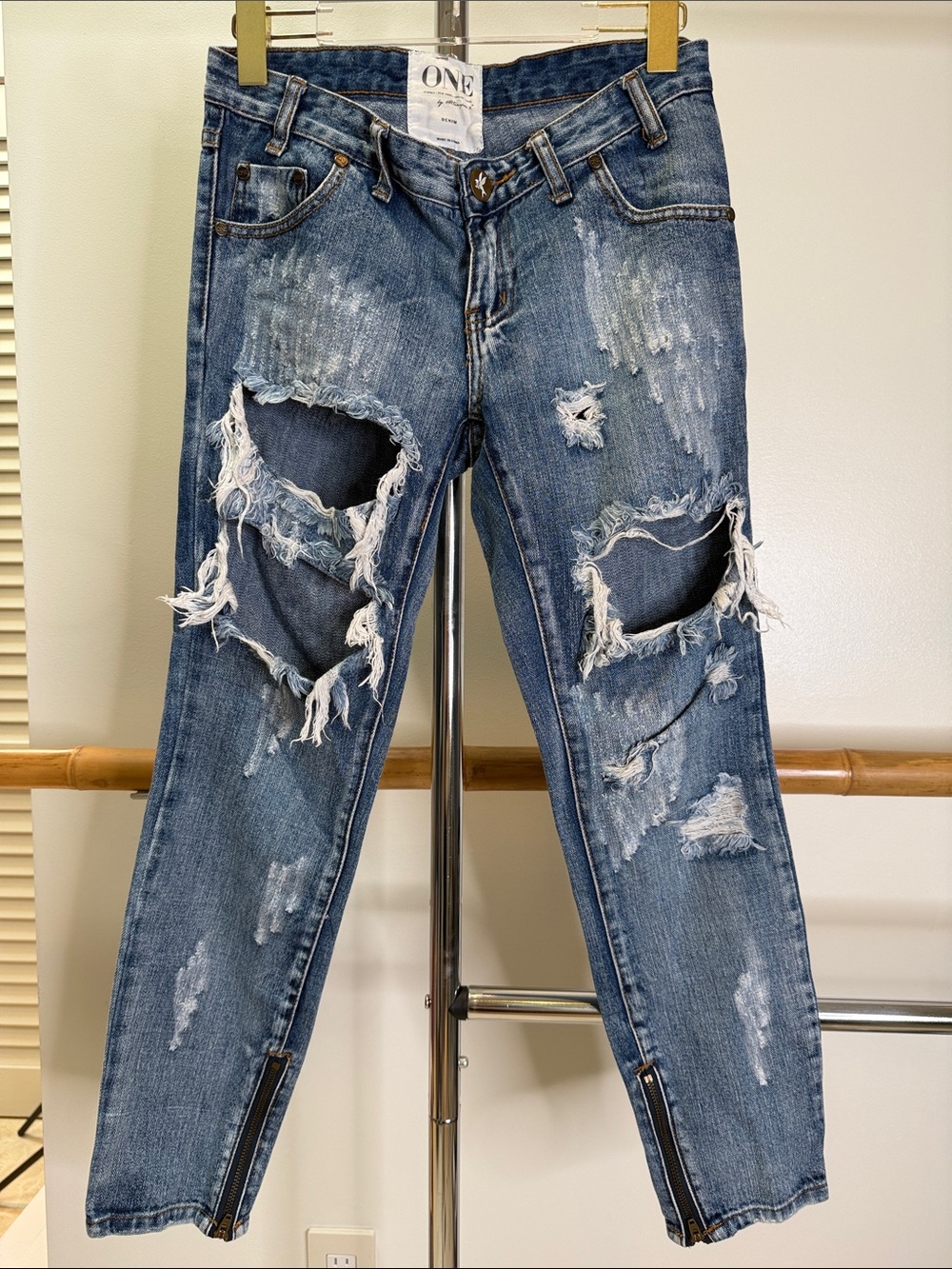 One Teaspoon Distressed Ripped Boyfriend Jeans Size 24